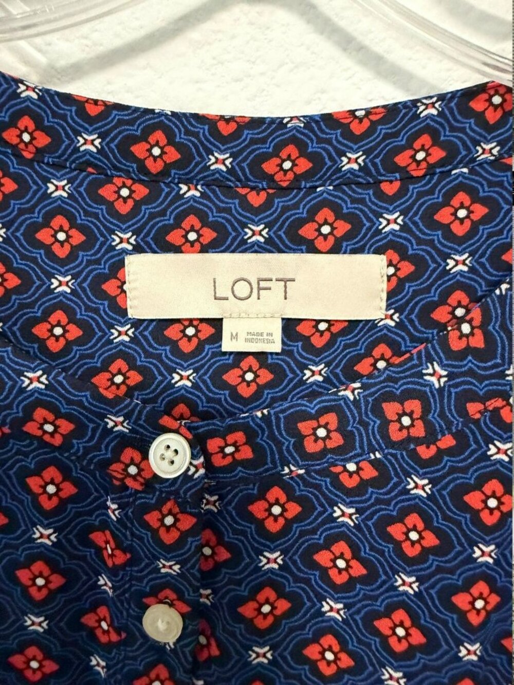 LOFT Ruffled Short Sleeve Henley Multicolor Geo Career Blouse Women's Size M - Picture 3 of 7
